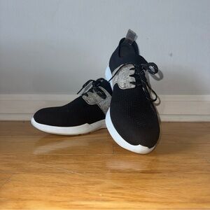 Munro Sandi Sneaker Black Sparkle Silver Size 8.5